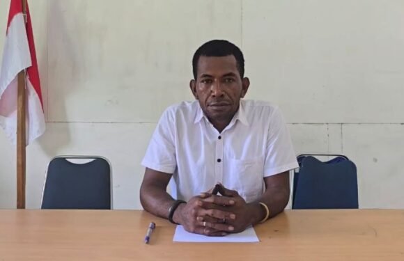 Kepala Kampung Uriemi Distrik Rasiey Kabupaten Teluk Wondama, Delvis Torey Mengapresiasi Kinerja Polri Selama 79 Tahun.