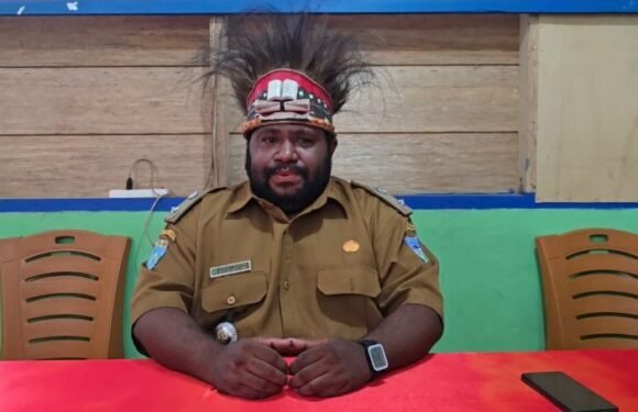 Adolof T. Kapatok, Kepala Kampung Torey, Distrik Raisei Mengapresiasi Kinerja Polri Selama 79 Tahun Untuk Negeri.