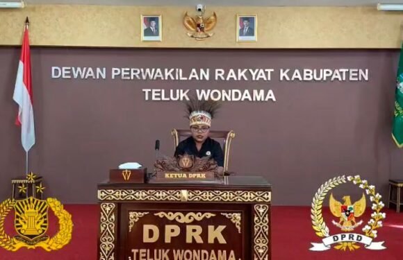 Ketua DPRK Teluk Wondama: 79 Tahun Polri, Komitmen untuk Rakyat Semakin Nyata.