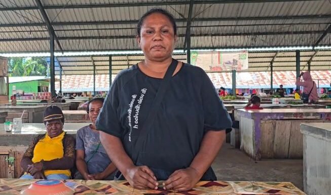 Penjual Pasar Iriati: “Kami Merasa Aman karena Polri Selalu Ada”