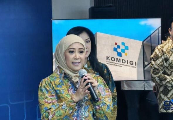 menteri-komunikasi-dan-digital-meutya-hafid-di-kantor-komdigi-senin-382026-1785753783932_169