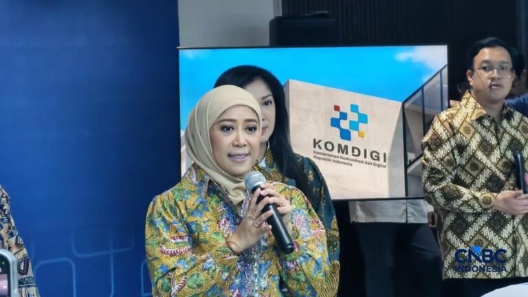 menteri-komunikasi-dan-digital-meutya-hafid-di-kantor-komdigi-senin-382026-1785753783932_169